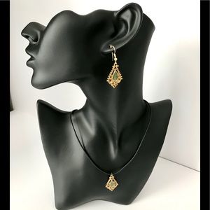 Necklace and earrings choker set